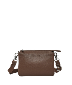 תיק צד Mandarina Duck Mellow Leather FZT82 בצבע חום שוקולד | P10FZT8206M | תמונה 1