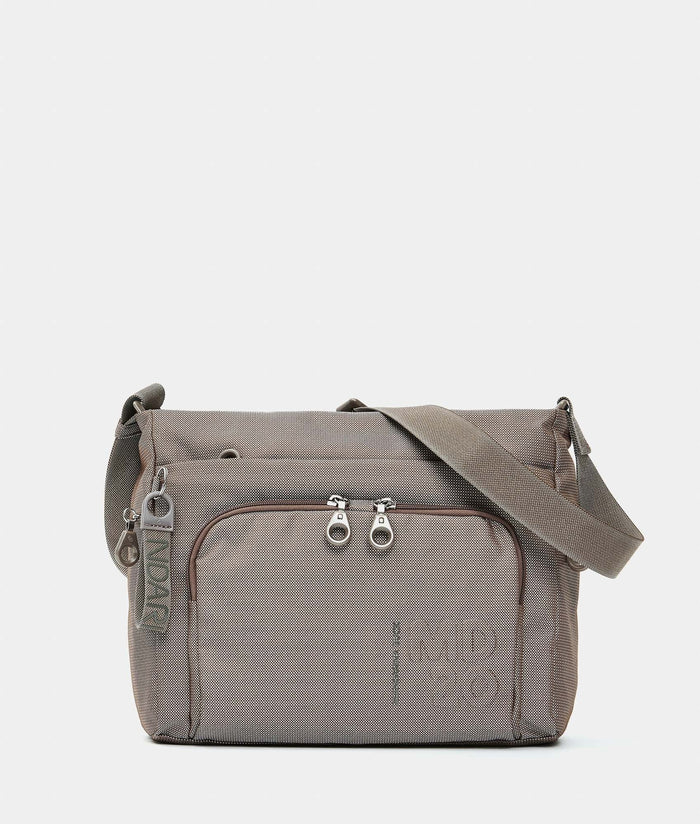 תיק צד Mandarina Duck MD20 QMT58 בצבע טאופ | P10QMT5809K | תמונה 1
