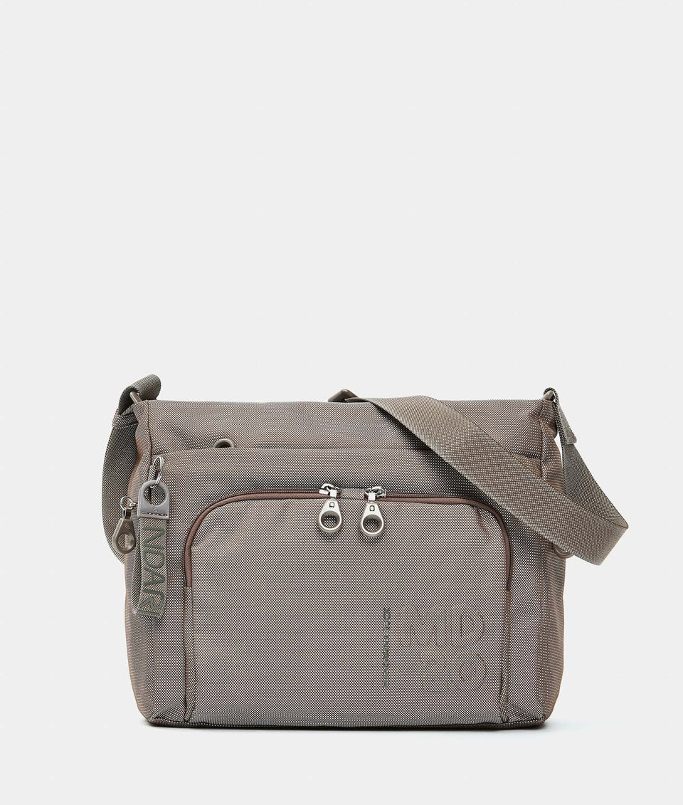 תיק צד Mandarina Duck MD20 QMT58 בצבע טאופ | P10QMT5809K | תמונה 1